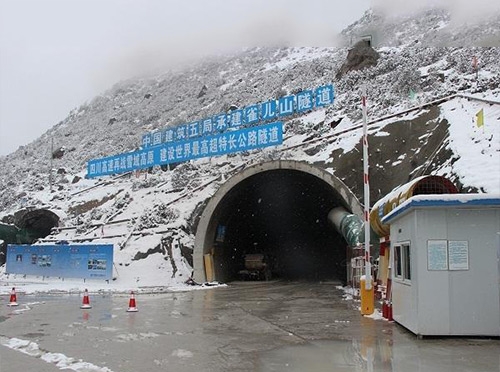 中国雀儿山隧道